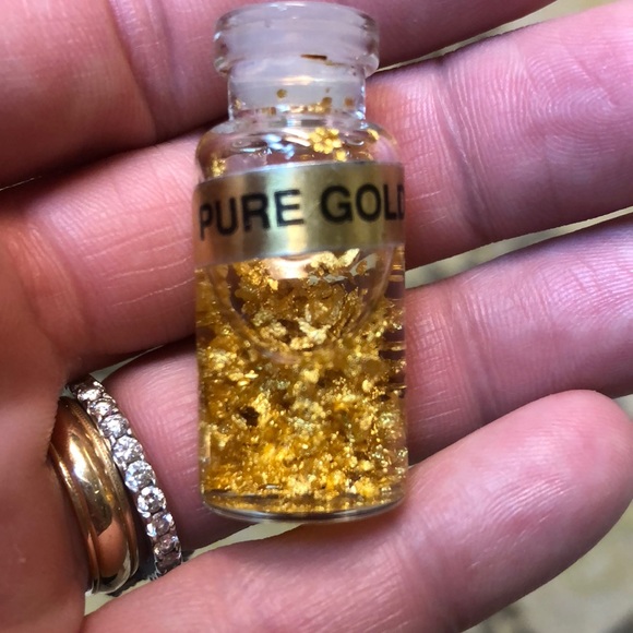 Jewelry - Vintage vial of pure gold flakes 24k